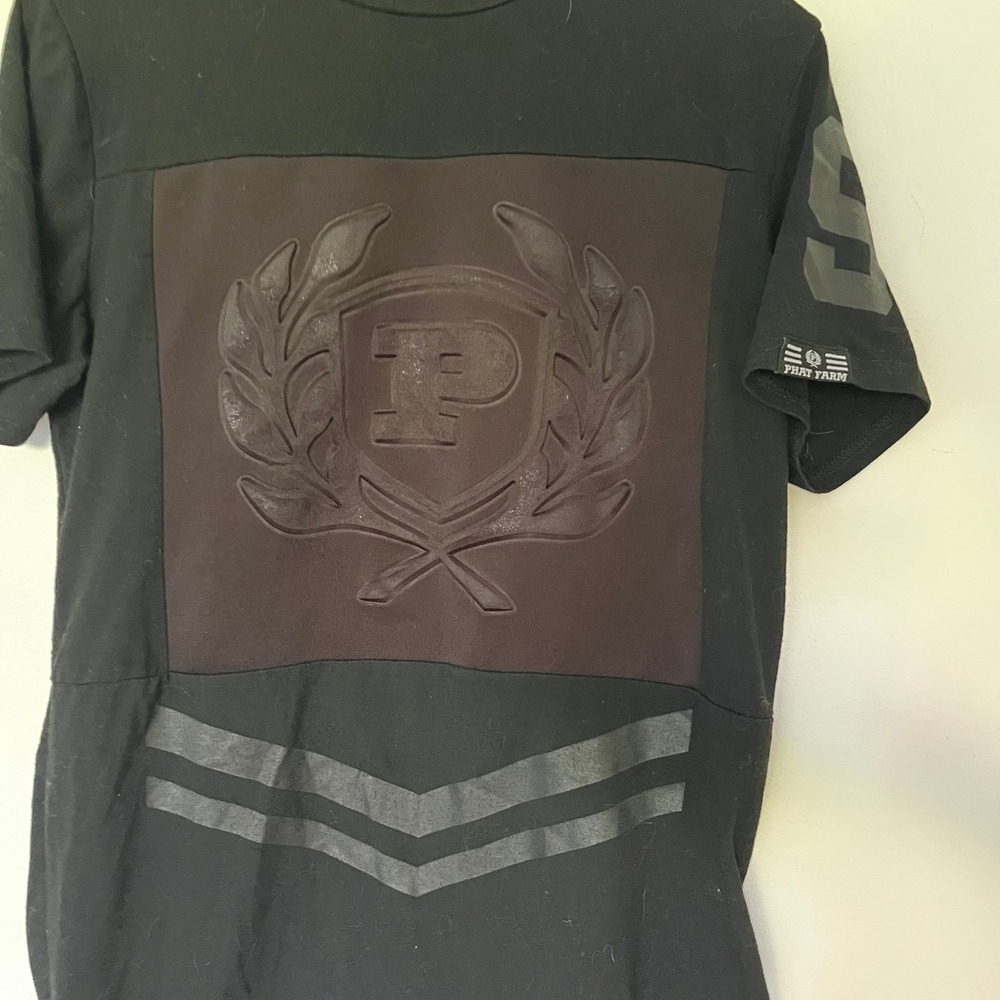 Phat Farm Mens Black Embossed Crest Graphic T-Shirt Short Sleeve Size S